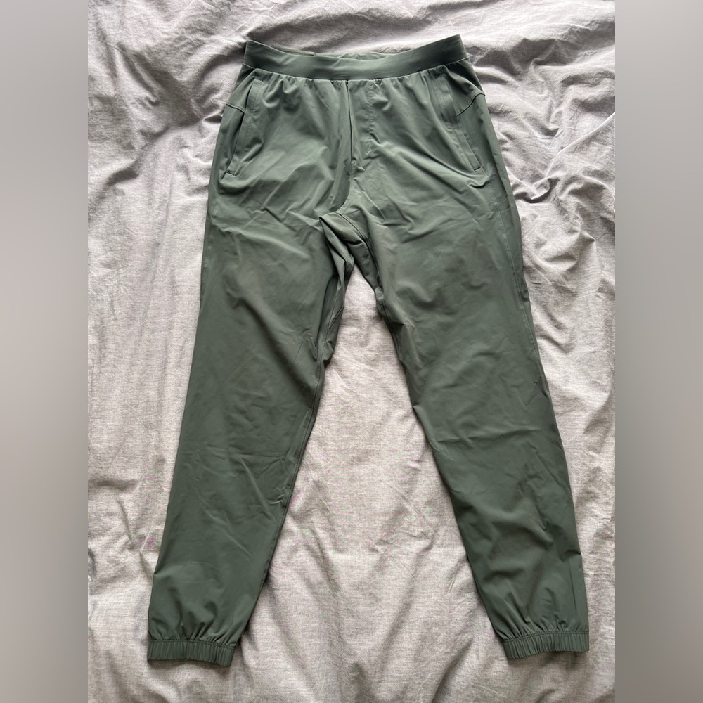 Lululemon surge joggers green
